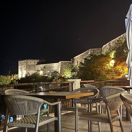 Hotel With Castle View Gjirokastra Kültér fotó
