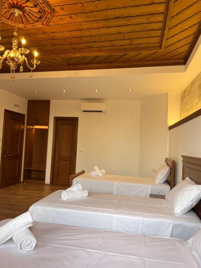 Hotel With Castle View Gjirokastra Kültér fotó