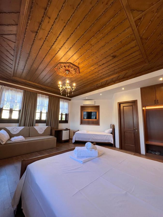 Hotel With Castle View Gjirokastra Kültér fotó