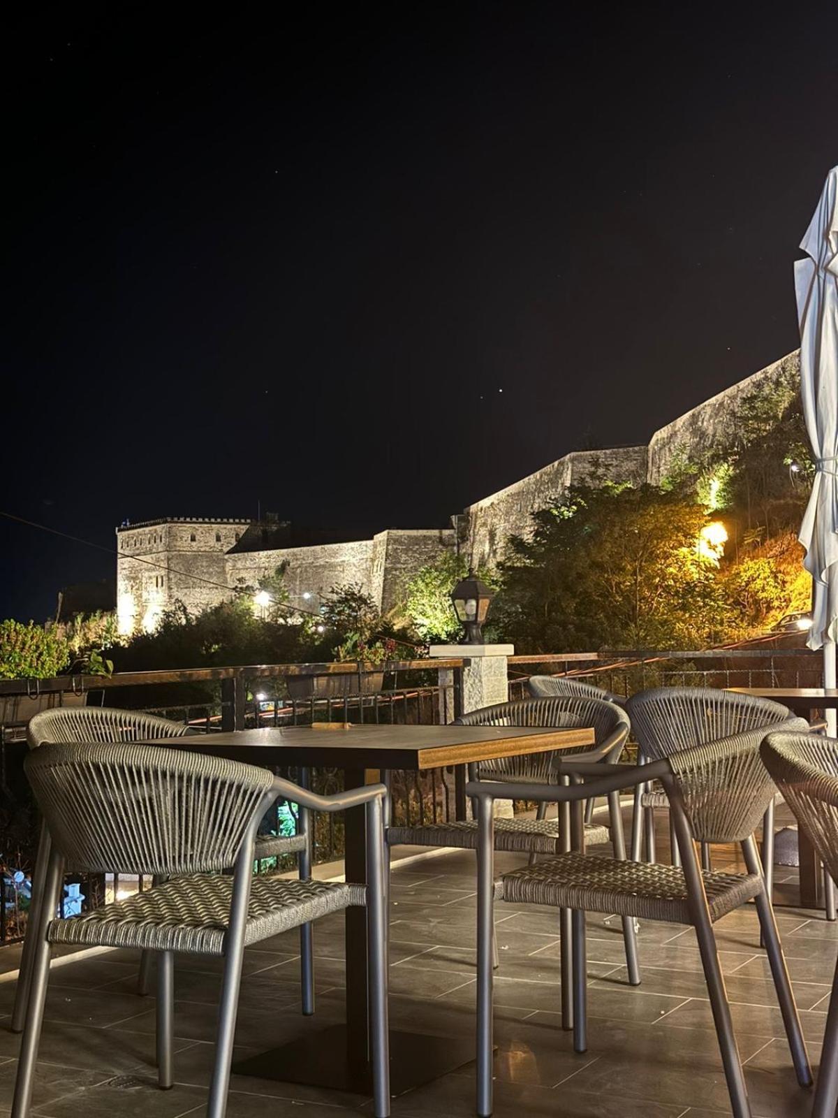 Hotel With Castle View Gjirokastra Kültér fotó