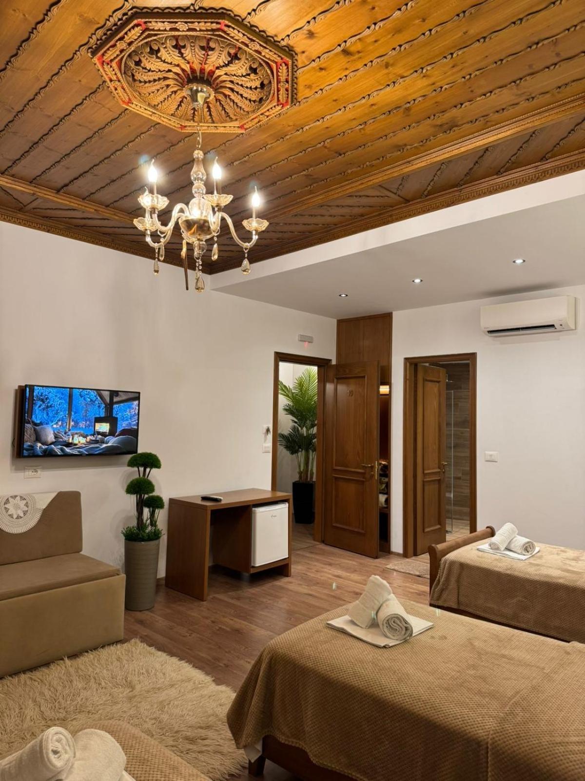 Hotel With Castle View Gjirokastra Kültér fotó