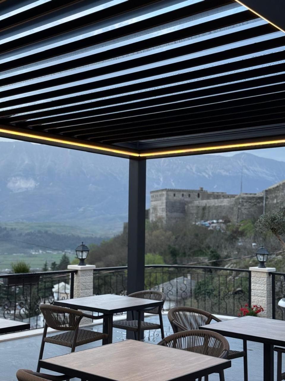 Hotel With Castle View Gjirokastra Kültér fotó
